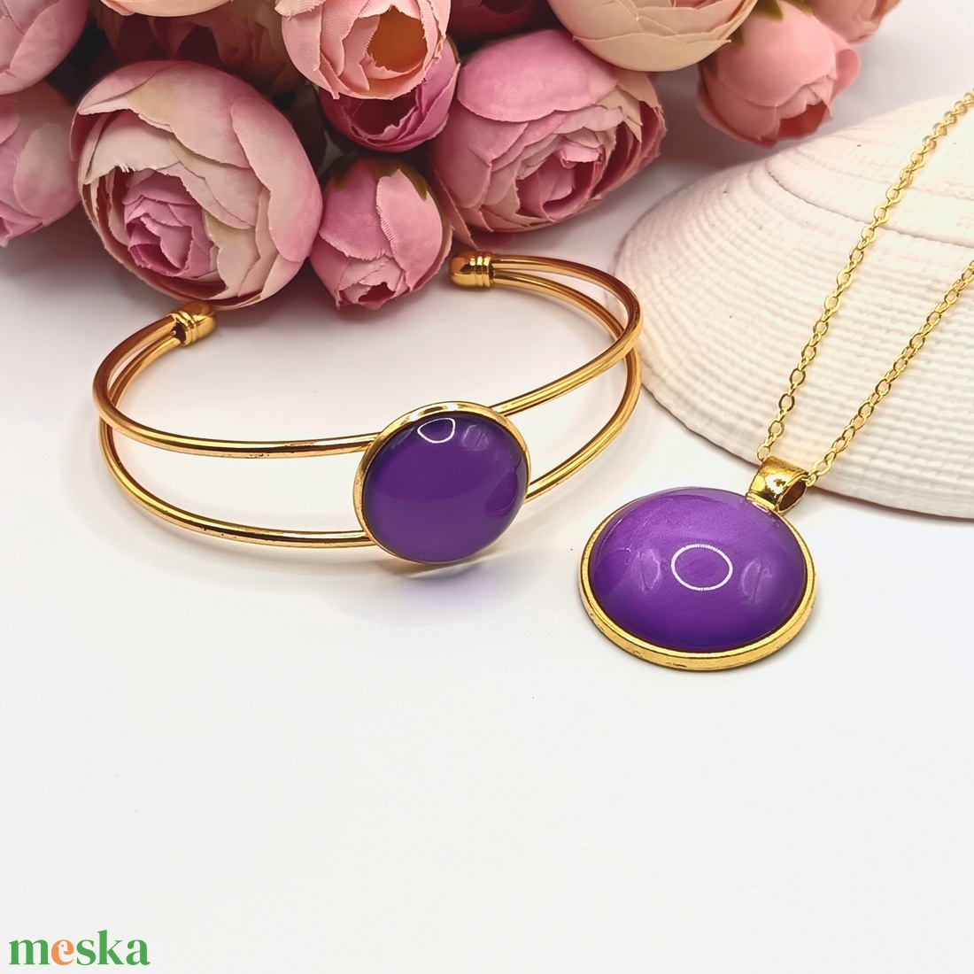 Arany nyaklánc � lila üveg lencsével - ékszer - nyaklánc - medálos nyaklánc - Meska.hu