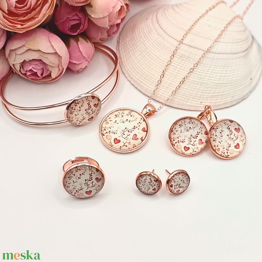 Rózsaarany nyaklánc � piros szívecskés lencsével - ékszer - nyaklánc - medálos nyaklánc - Meska.hu