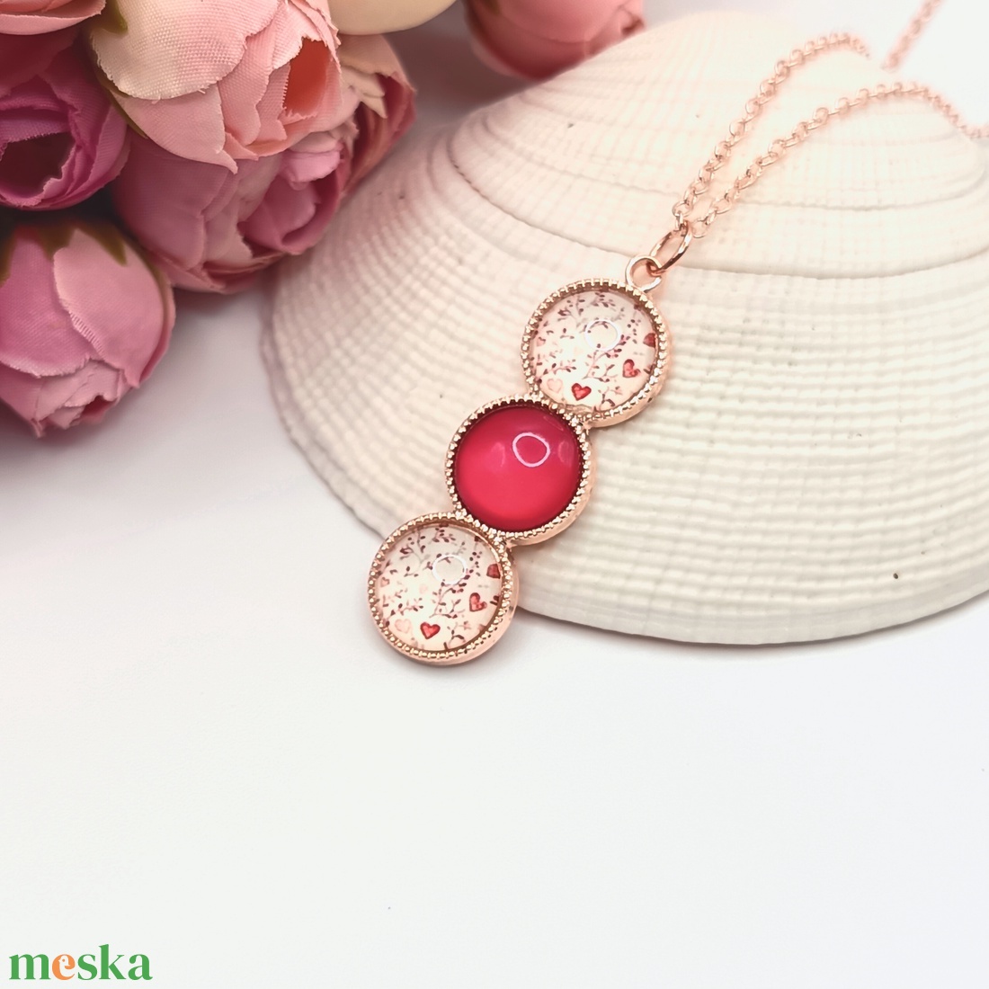 Rózsaarany nyaklánc � piros, szívecskés lencsével - ékszer - nyaklánc - medálos nyaklánc - Meska.hu