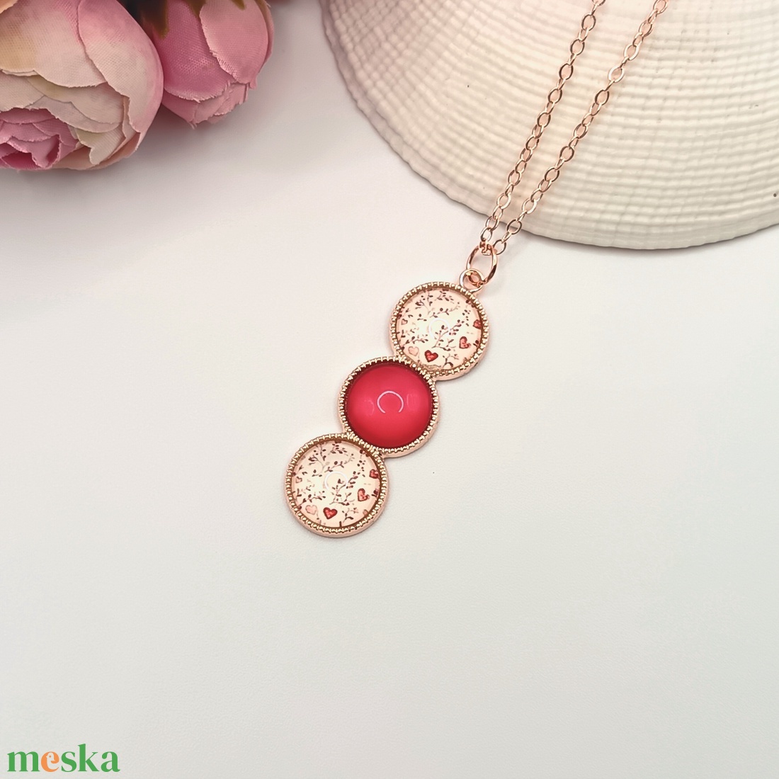 Rózsaarany nyaklánc � piros, szívecskés lencsével - ékszer - nyaklánc - medálos nyaklánc - Meska.hu