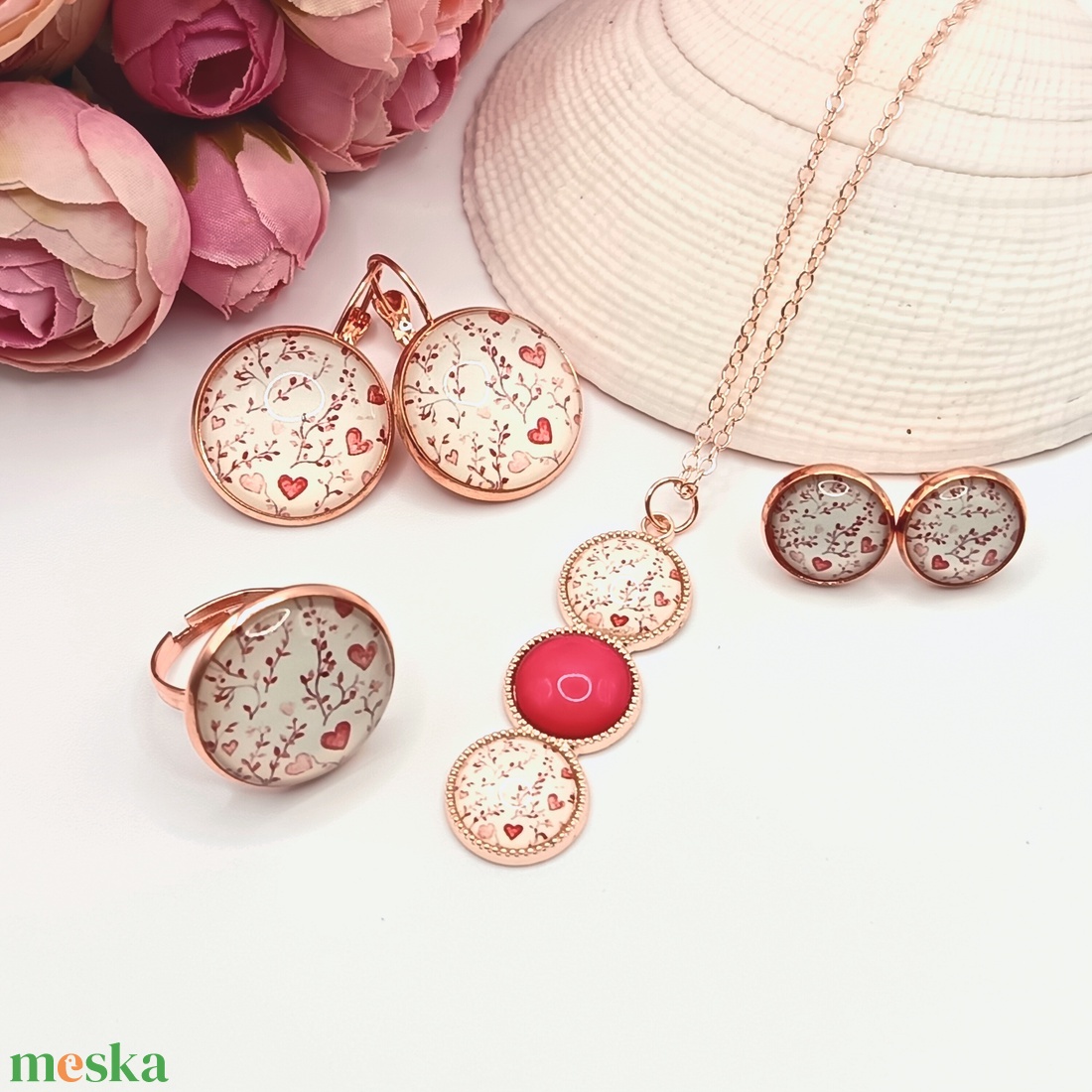 Rózsaarany nyaklánc � piros, szívecskés lencsével - ékszer - nyaklánc - medálos nyaklánc - Meska.hu