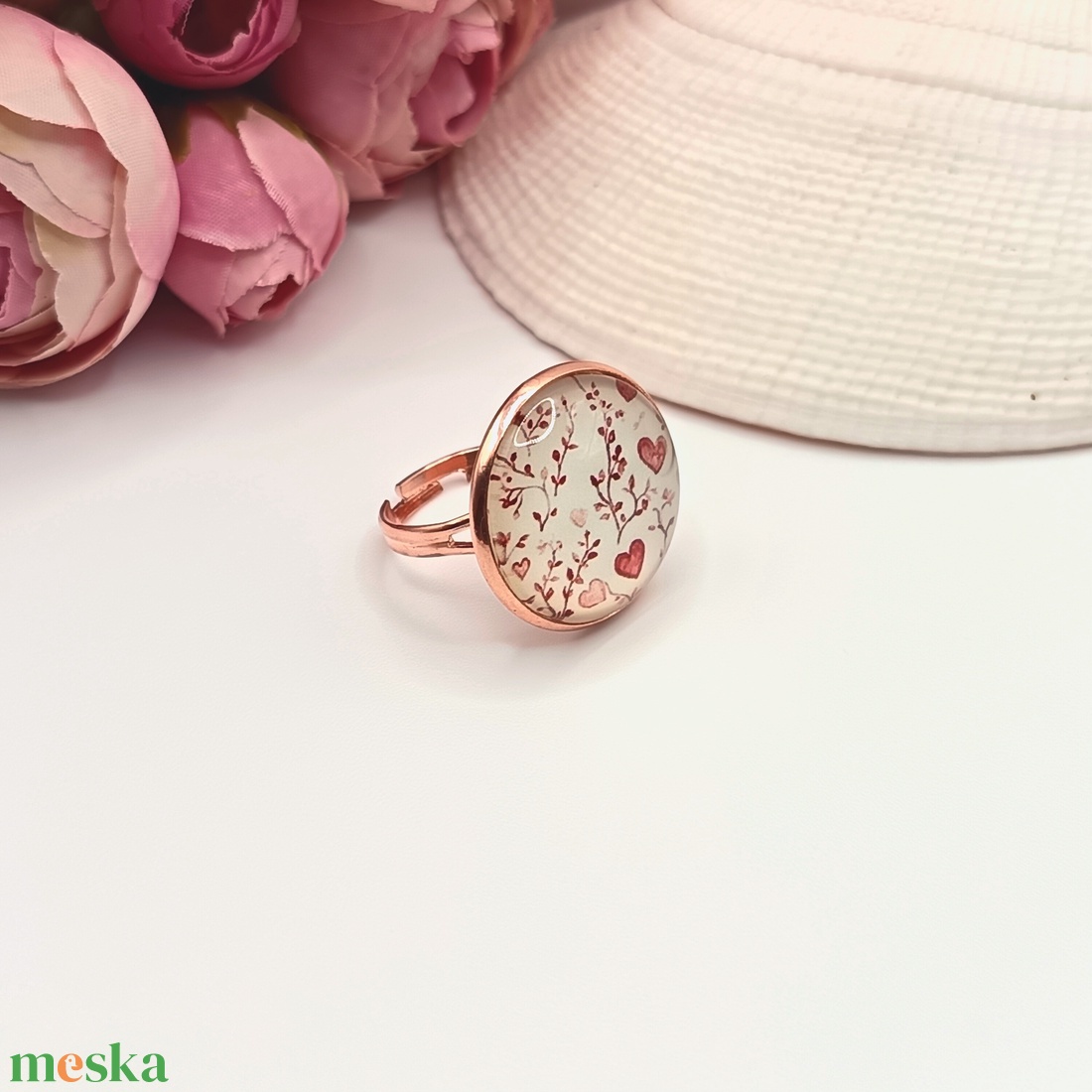 Rózsaarany gyűrű � piros szívecskés lencsével - ékszer - gyűrű - üveglencsés gyűrű - Meska.hu