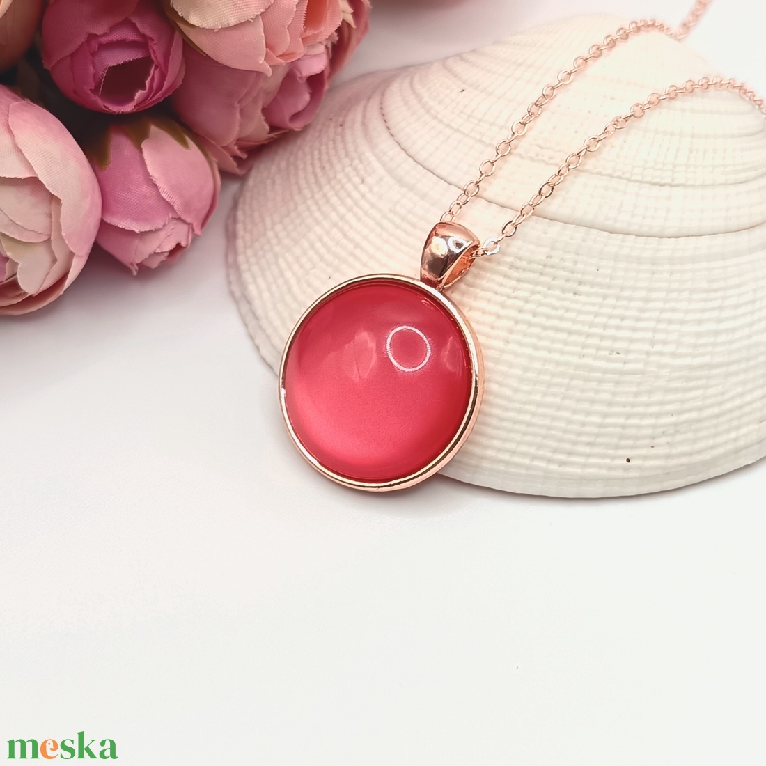 Rózsaarany nyaklánc � halványpiros üveg lencsével - ékszer - nyaklánc - medál - Meska.hu