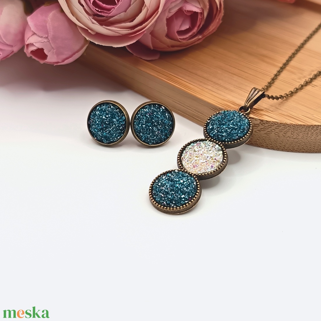 Antik bronz ékszerszett � csillogó acélkék / fehér lencsével - ékszer - ékszerszett - Meska.hu