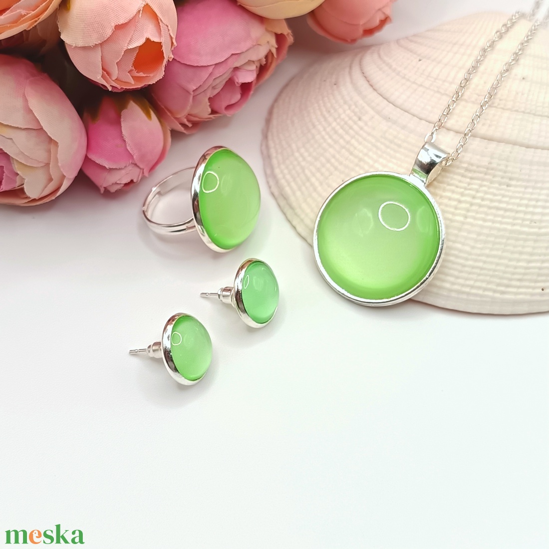 Ezüst ékszerszett � nyaklánc, gyűrű és bedugós fülbevaló halványzöld üveg lencsével - ékszer - ékszerszett - Meska.hu