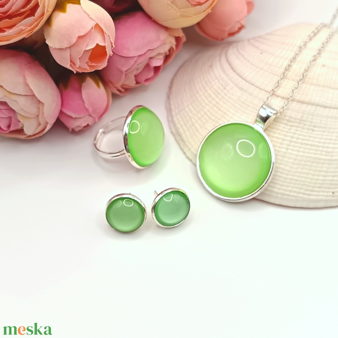 Ezüst ékszerszett � nyaklánc, gyűrű és bedugós fülbevaló halványzöld üveg lencsével - ékszer - ékszerszett - Meska.hu