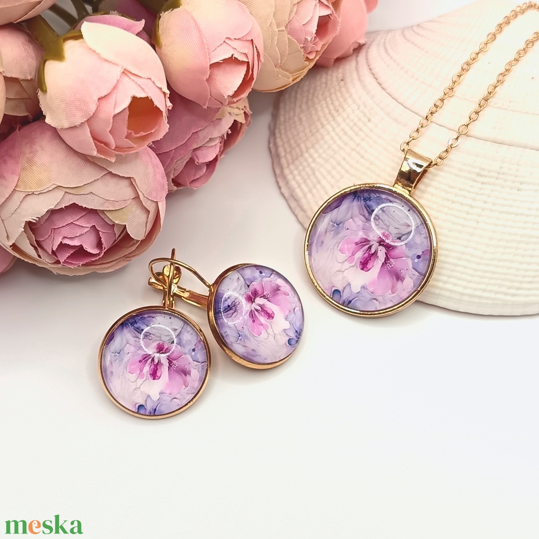 Arany ékszerszett � nyaklánc és fülbevaló rózsaszín/lila virágmintával - ékszer - ékszerszett - Meska.hu