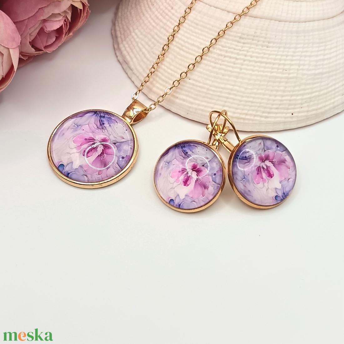 Arany ékszerszett � nyaklánc és fülbevaló rózsaszín/lila virágmintával - ékszer - ékszerszett - Meska.hu