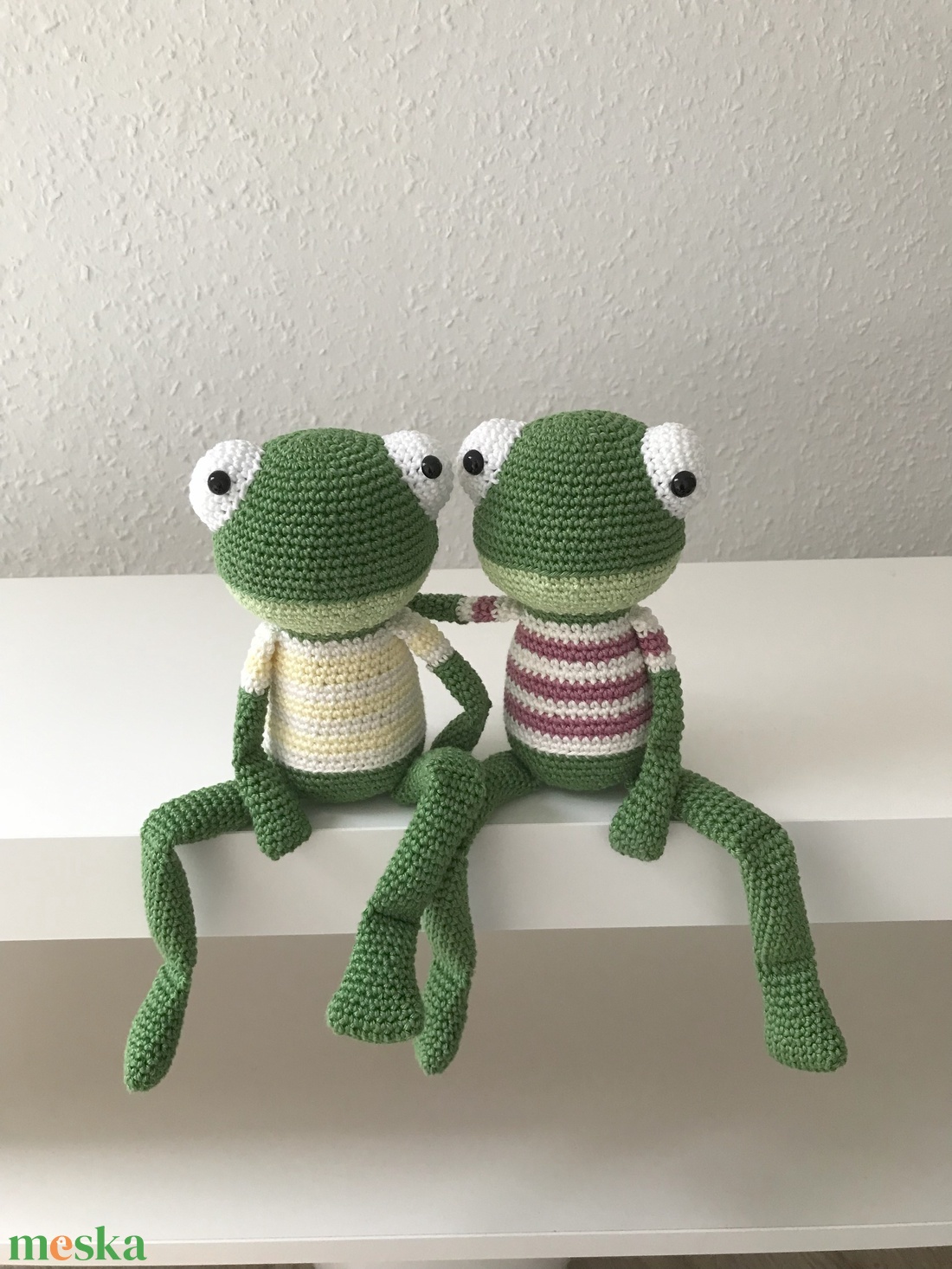 horgolt béka - játék & sport - plüssállat & játékfigura - béka - Meska.hu