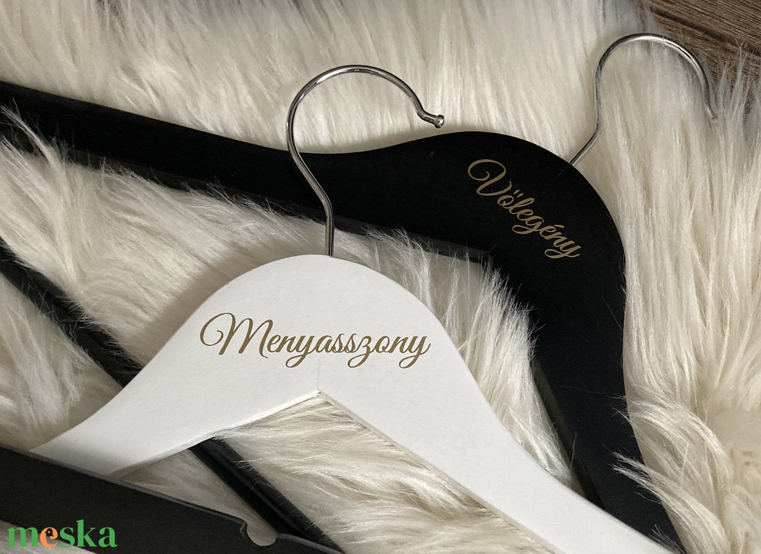 Névre szóló vállfa - esküvő - ruha - vállfa - Meska.hu Névre szóló vállfa - esküvő - ruha - vállfa - Meska.hu