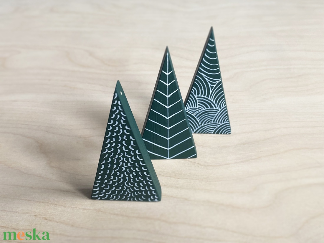 3 db fenyő háromszög dísz - mohazöld - karácsony - karácsonyi lakásdekoráció - karácsonyfadíszek - Meska.hu