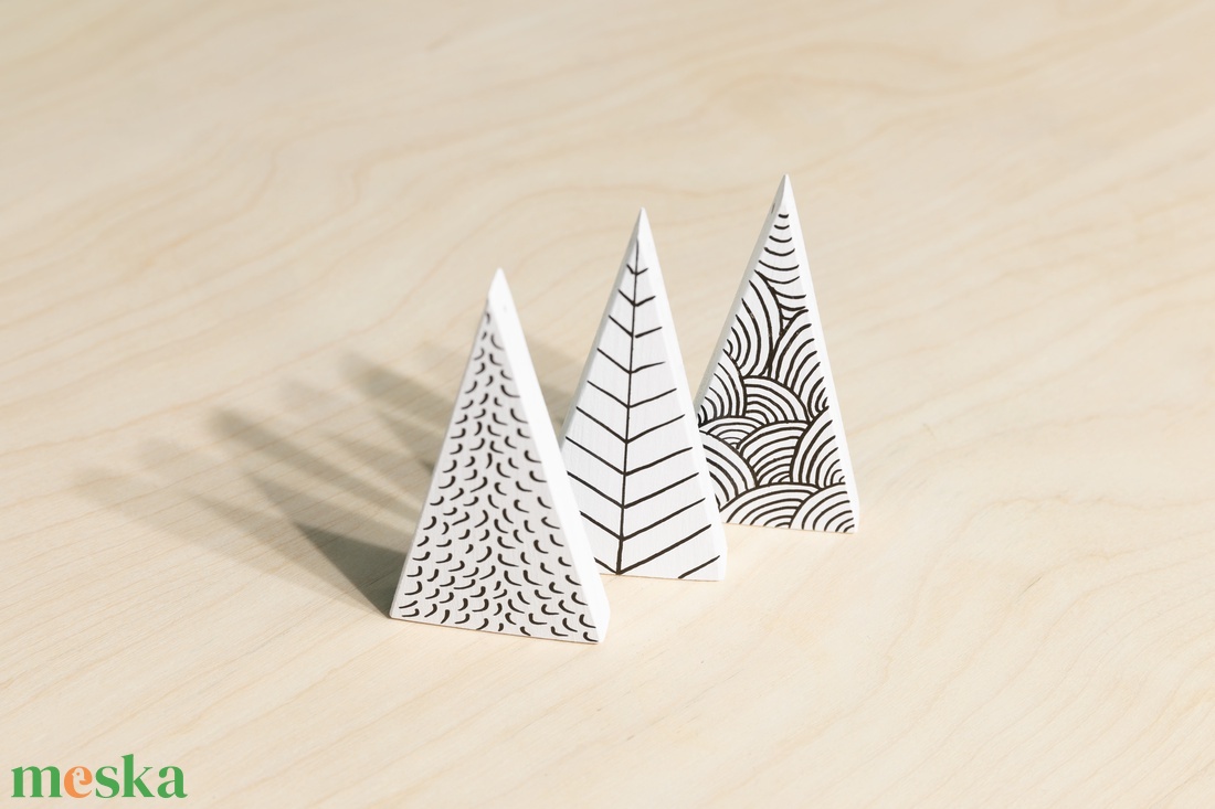 3 db fenyő háromszög dísz - fehér - karácsony - karácsonyi lakásdekoráció - karácsonyfadíszek - Meska.hu