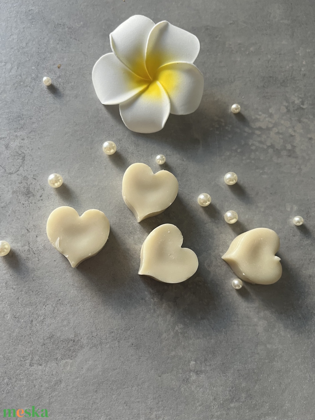 Természetes szívecske alakú kókuszos-vaníliás illatviasz � kézműves wax melt - otthon & életmód - gyertya, illat, aroma - aromalámpa - Meska.hu