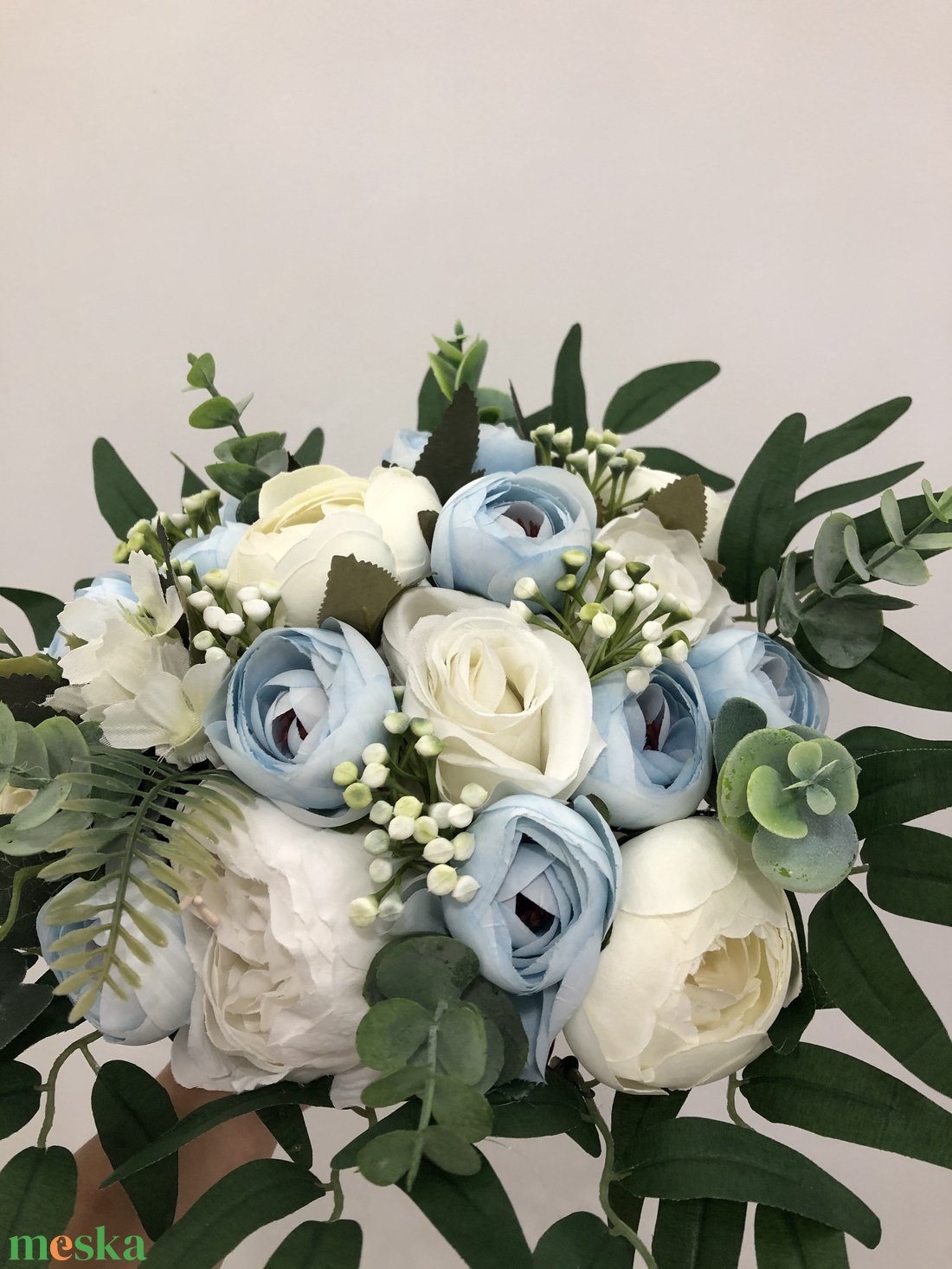 Kék-fehér rózsás és bazsarózsás menyasszonyi örökcsokor - esküvő - menyasszonyi- és dobócsokor - Meska.hu