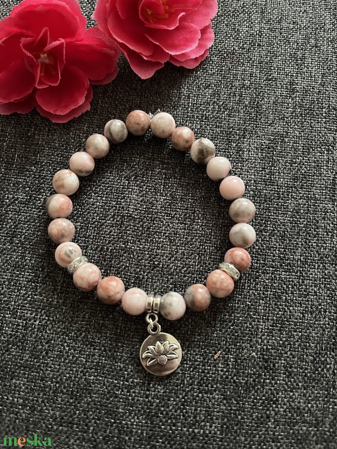 Zebra jáspis karkötő lótusz medállal - ékszer - karkötő - gyöngyös karkötő - Meska.hu