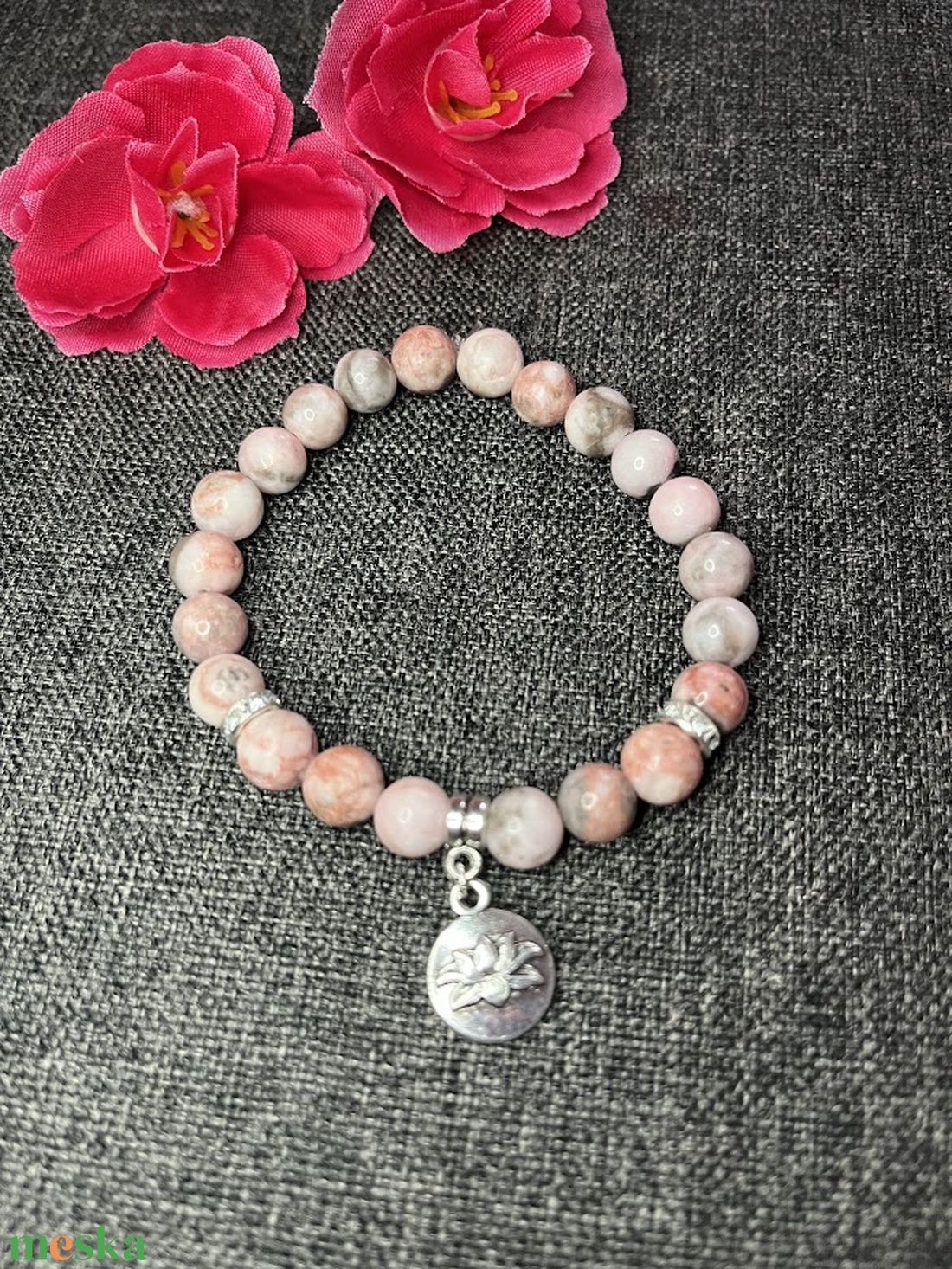 Zebra jáspis karkötő lótusz medállal - ékszer - karkötő - gyöngyös karkötő - Meska.hu