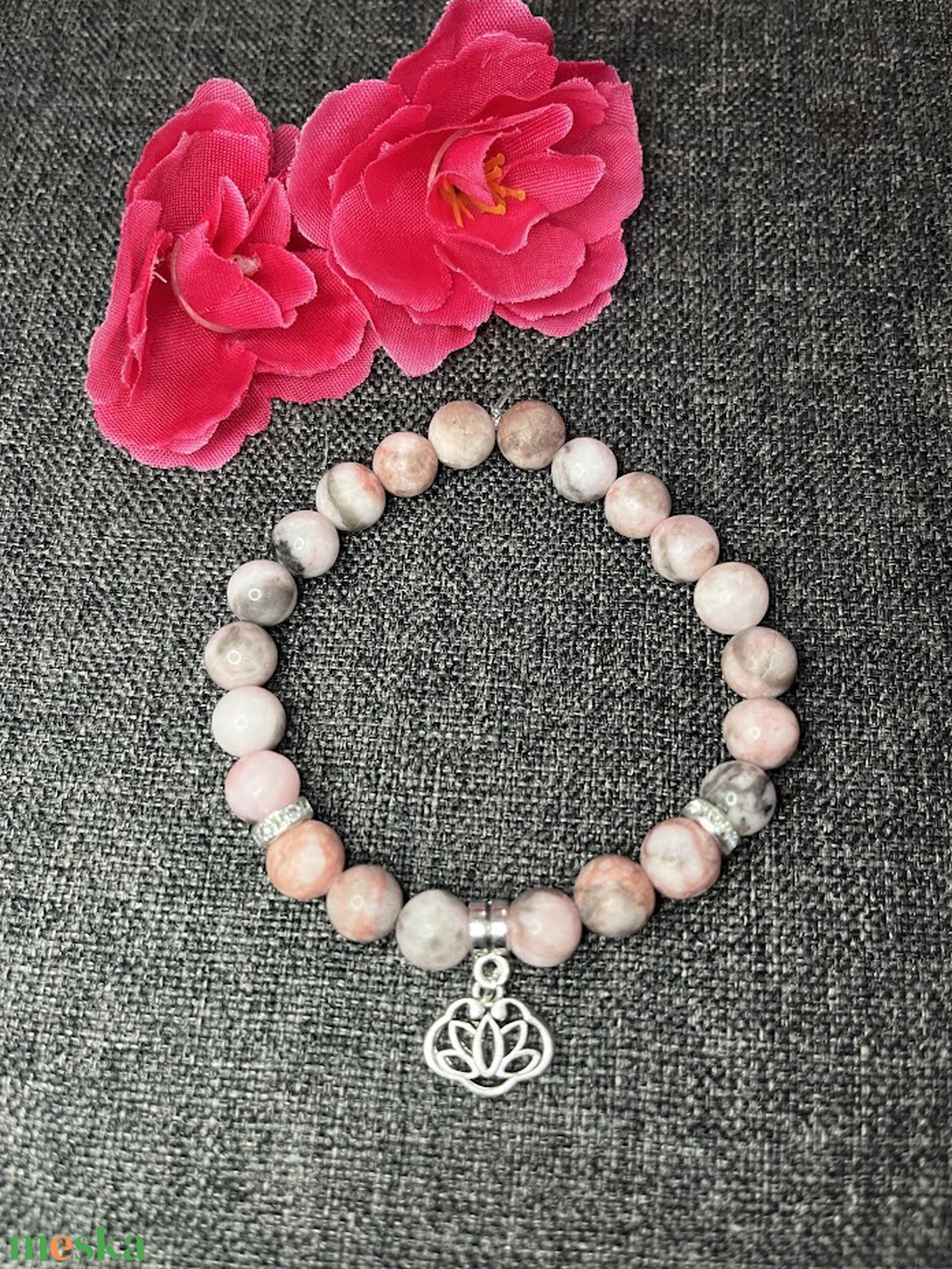 Zebra jáspis karkötő lótusz medállal - ékszer - karkötő - gyöngyös karkötő - Meska.hu