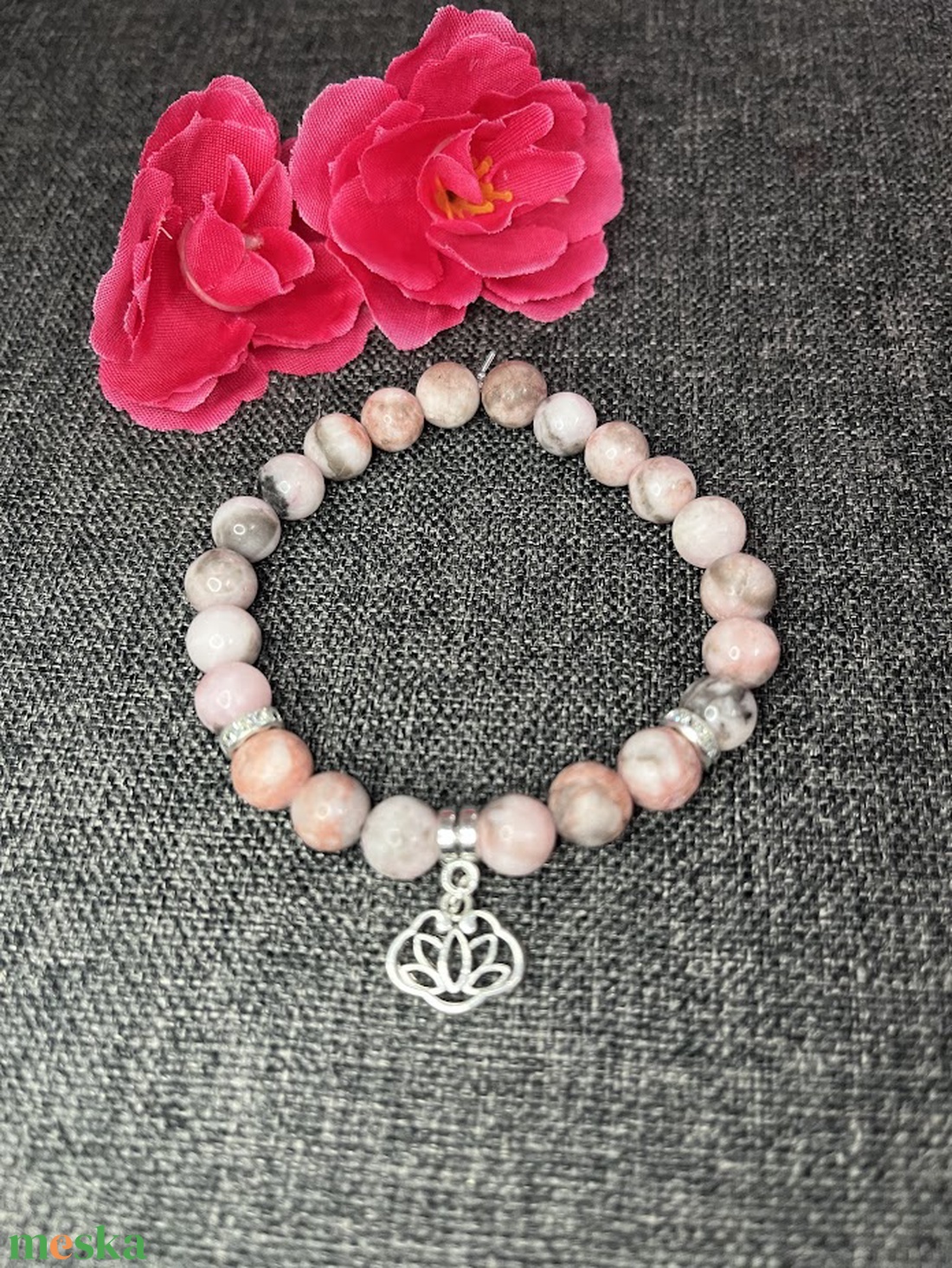 Zebra jáspis karkötő lótusz medállal - ékszer - karkötő - gyöngyös karkötő - Meska.hu