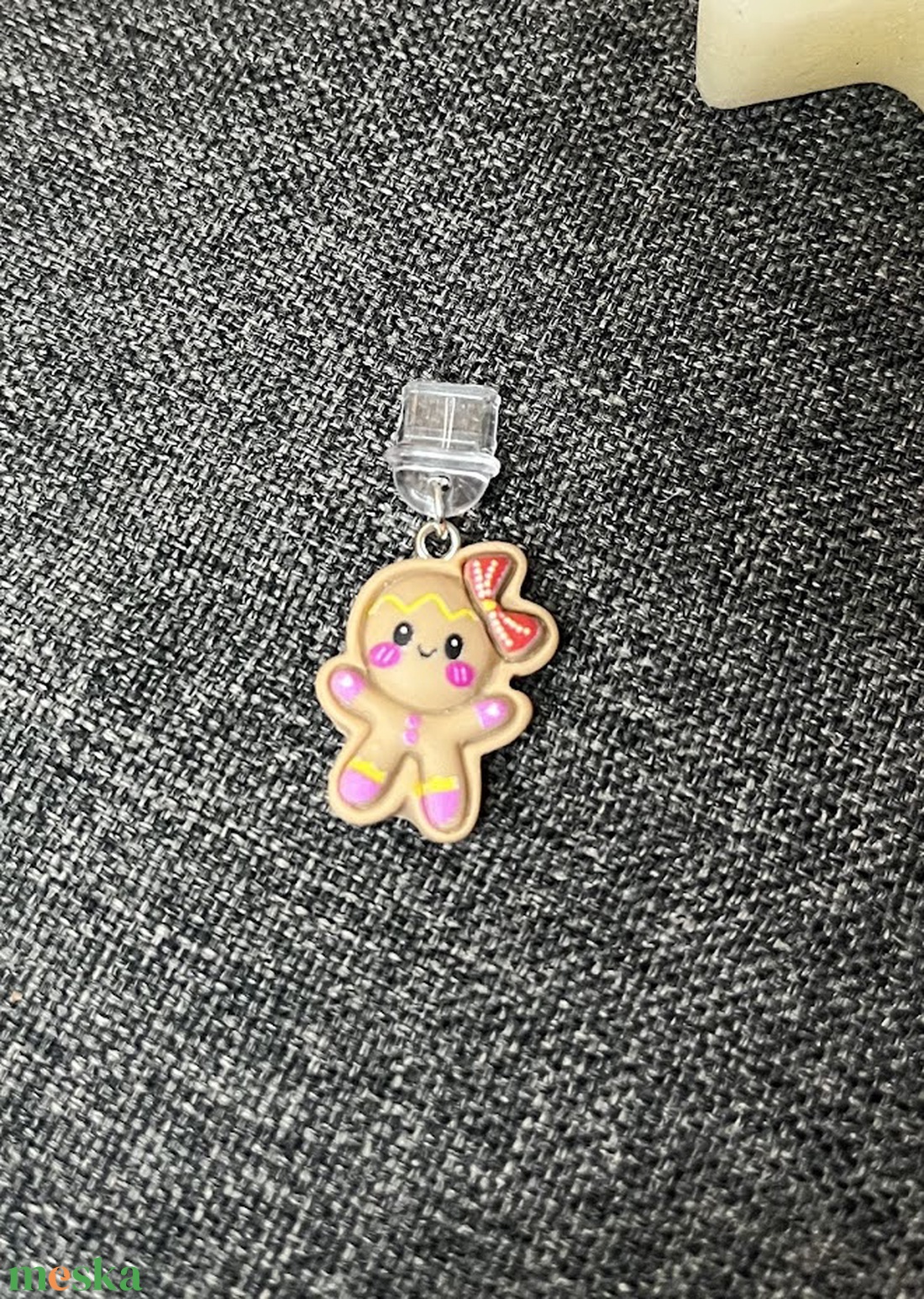 Karácsonyi mézi mézeskalács mobildísz porvédő (C típus vagy Iphone) - táska & tok - pénztárca & más tok - telefontok - Meska.hu