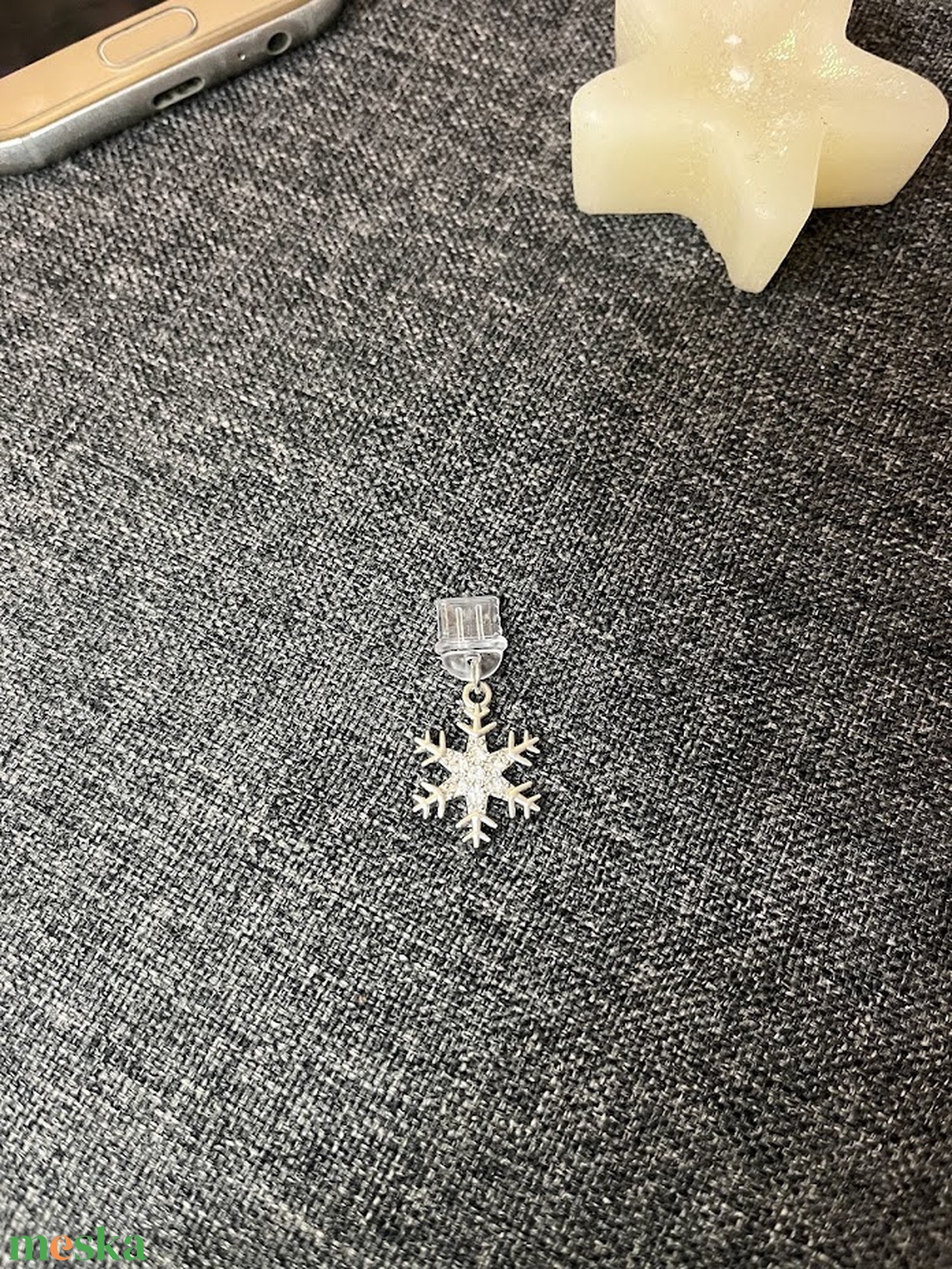 Hópehely karácsonyi mobildísz porvédő (C típus vagy Iphone) - táska & tok - pénztárca & más tok - telefontok - Meska.hu