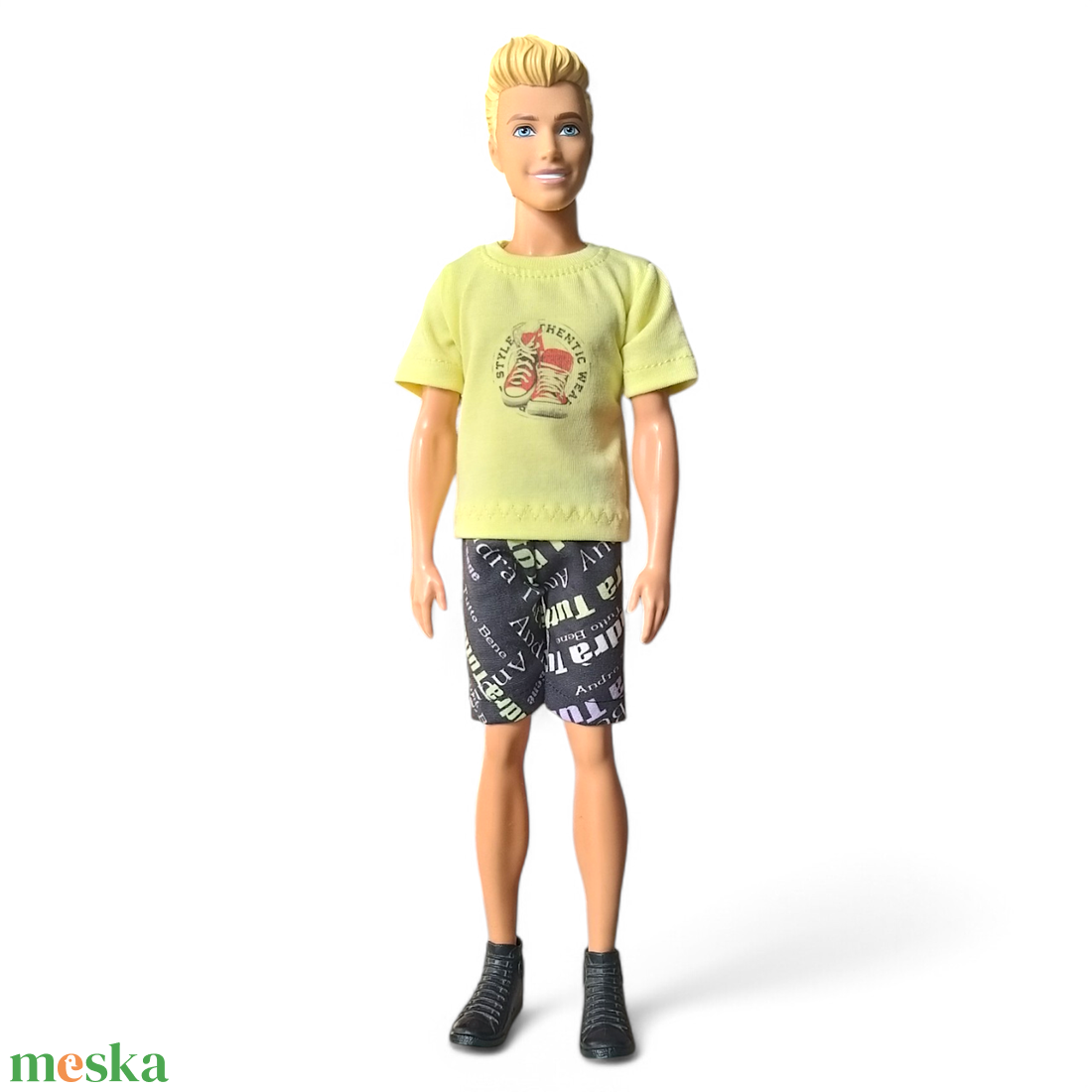 -Fiú póló, Ken póló, tornacipős mintával- ruha barbie típusú babákhoz (f007st) - játék & sport - baba & babaház - barbie ruhák - Meska.hu