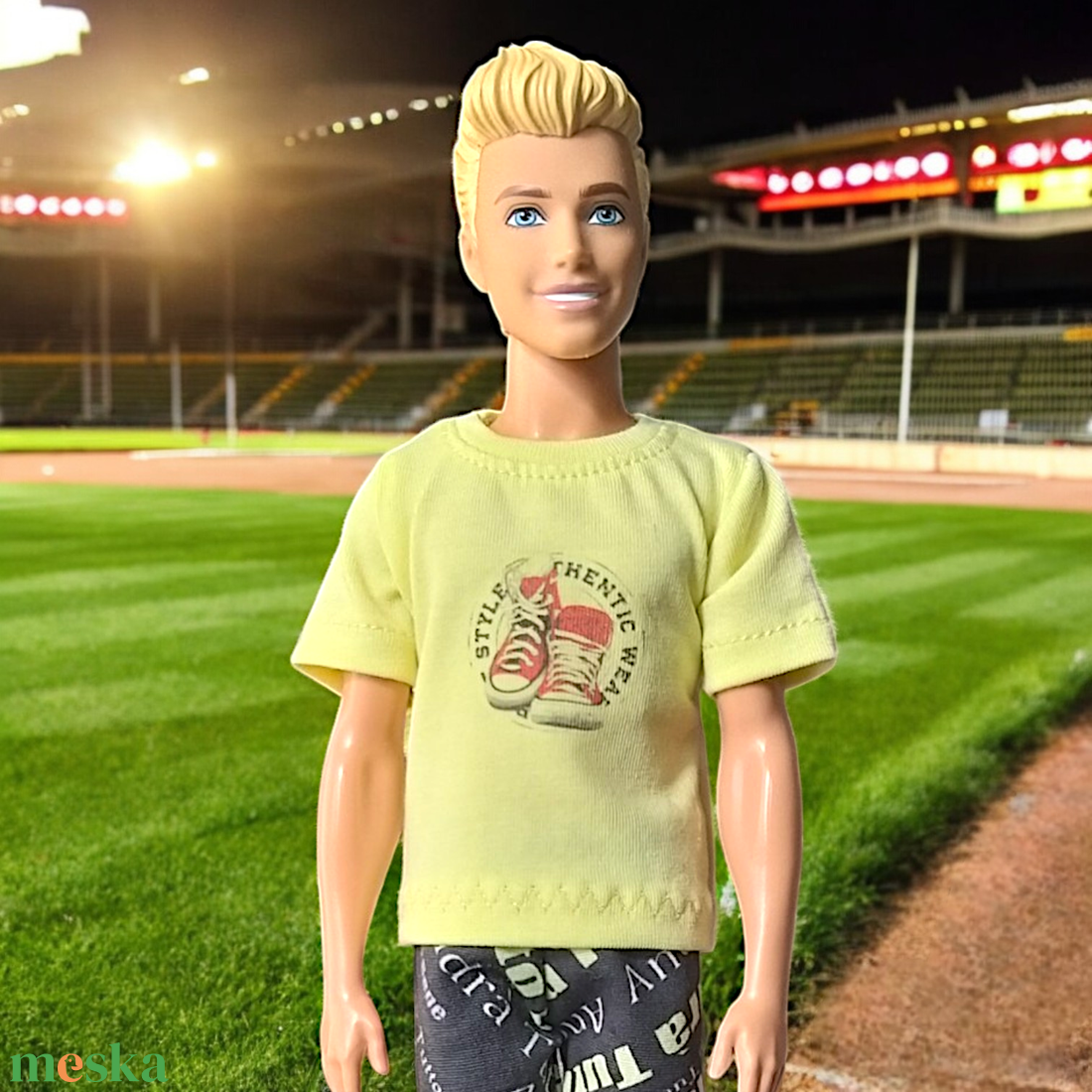 -Fiú póló, Ken póló, tornacipős mintával- ruha barbie típusú babákhoz (f007st) - játék & sport - baba & babaház - barbie ruhák - Meska.hu