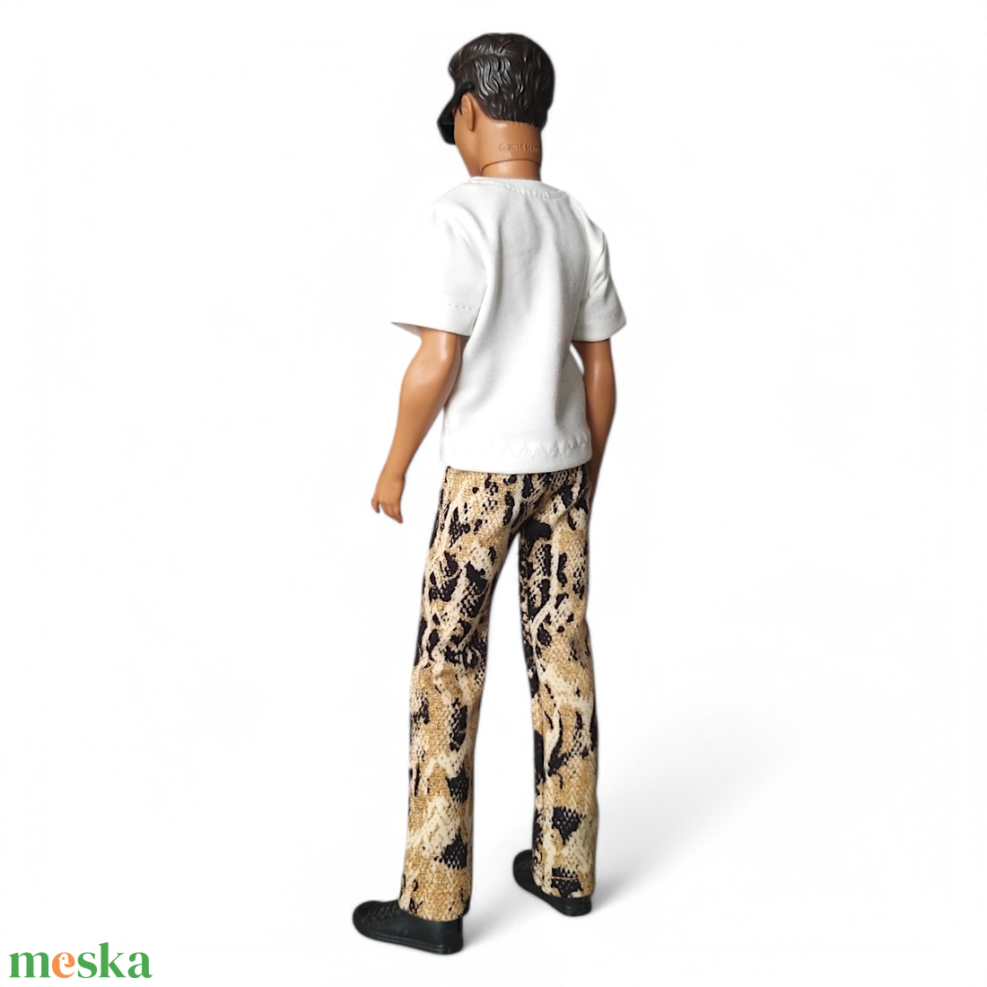Egyenes szárú Ken nadrág, barna kígyómintás- ruha barbie típusú FIÚ babákhoz (f002bk) - játék & sport - baba & babaház - barbie ruhák - Meska.hu
