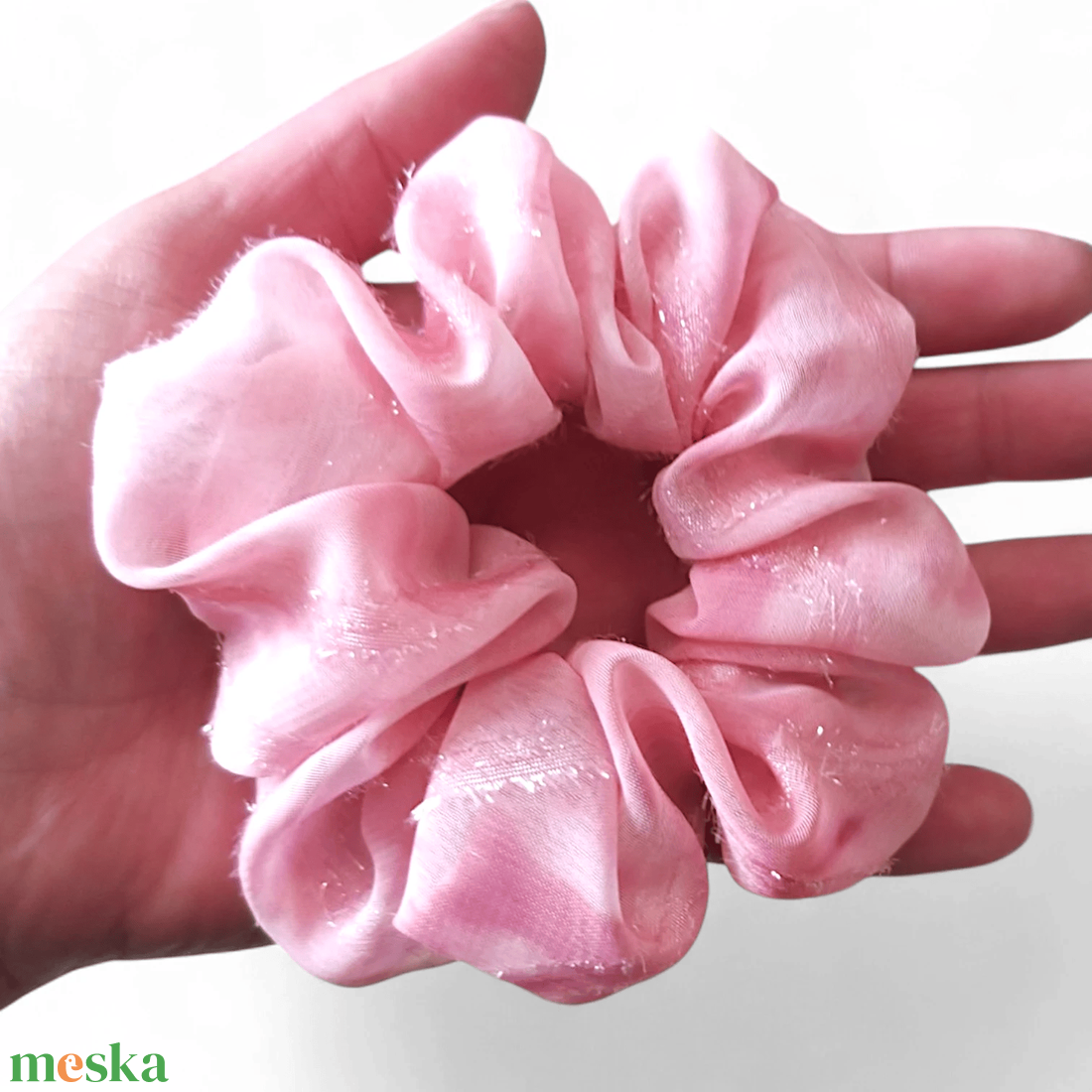 Csillogós, árnyalt rózsaszín scrunchie / scrunchy hajgumi - ruha & divat - hajdísz & hajcsat - hajgumi - Meska.hu