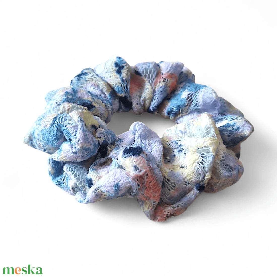 Kék alapon színes csipke scrunchie / scrunchy hajgumi - ruha & divat - hajdísz & hajcsat - hajgumi - Meska.hu Kék alapon színes csipke scrunchie / scrunchy hajgumi - ruha & divat - hajdísz & hajcsat - hajgumi - Meska.hu