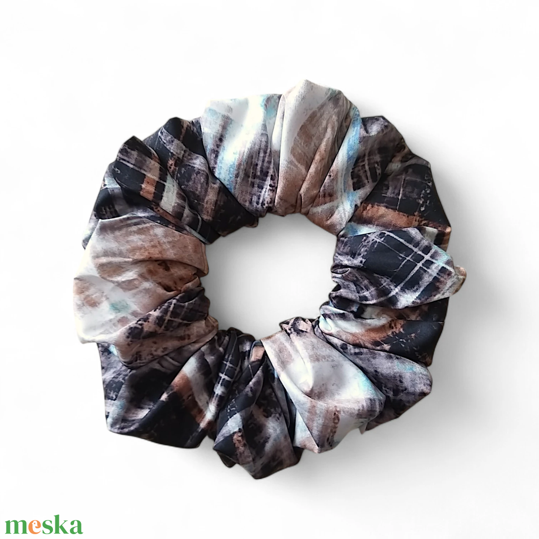 Elegáns barna-fekete mintás szatén scrunchie / scrunchy hajgumi - ruha & divat - hajdísz & hajcsat - hajgumi - Meska.hu Elegáns barna-fekete mintás szatén scrunchie / scrunchy hajgumi - ruha & divat - hajdísz & hajcsat - hajgumi - Meska.hu