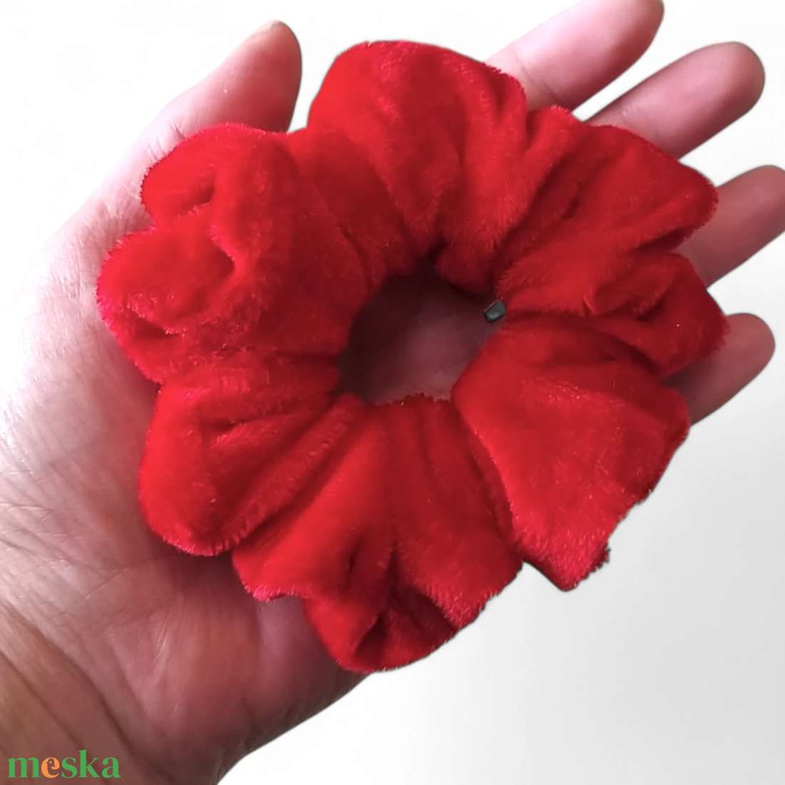 Piros plüss scrunchie / scrunchy hajgumi - ruha & divat - hajdísz & hajcsat - hajgumi - Meska.hu Piros plüss scrunchie / scrunchy hajgumi - ruha & divat - hajdísz & hajcsat - hajgumi - Meska.hu