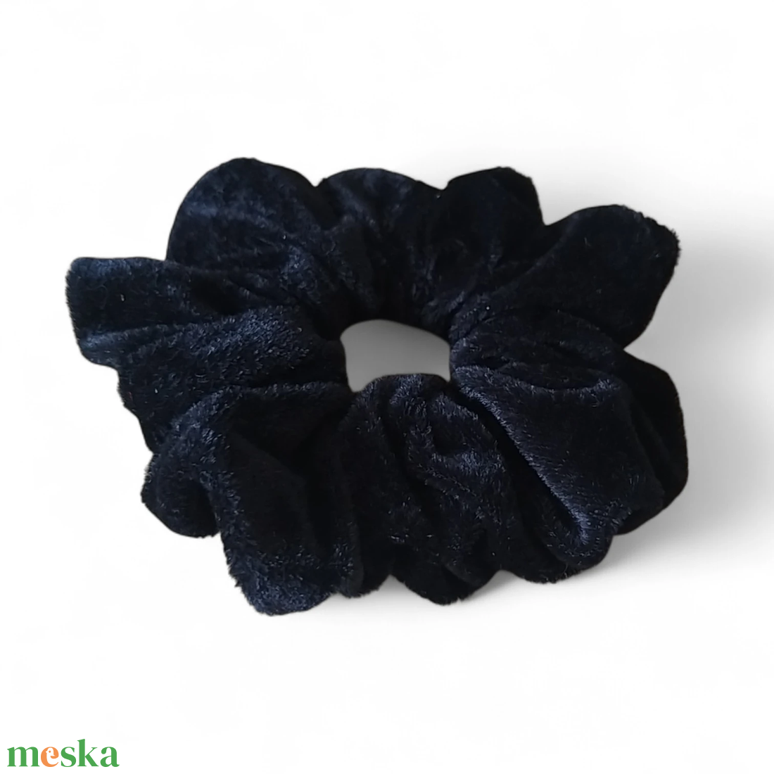 Fekete plüss scrunchie / scrunchy hajgumi - ruha & divat - hajdísz & hajcsat - hajgumi - Meska.hu Fekete plüss scrunchie / scrunchy hajgumi - ruha & divat - hajdísz & hajcsat - hajgumi - Meska.hu