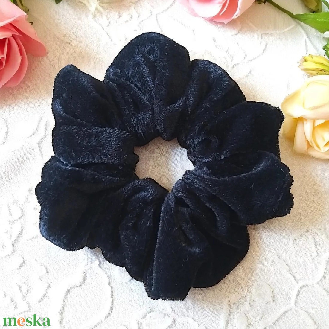 Fekete plüss scrunchie / scrunchy hajgumi - ruha & divat - hajdísz & hajcsat - hajgumi - Meska.hu Fekete plüss scrunchie / scrunchy hajgumi - ruha & divat - hajdísz & hajcsat - hajgumi - Meska.hu
