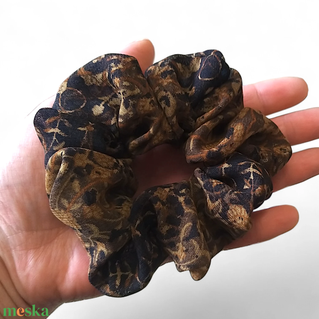 Szolid, barna mintás scrunchie / scrunchy hajgumi - ruha & divat - hajdísz & hajcsat - hajgumi - Meska.hu Szolid, barna mintás scrunchie / scrunchy hajgumi - ruha & divat - hajdísz & hajcsat - hajgumi - Meska.hu