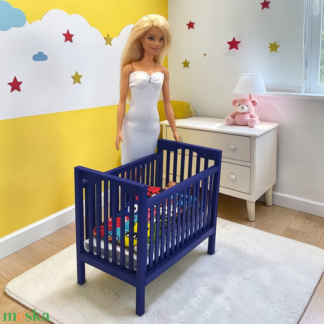 Kék kiságy babaházba barbie babákhoz, matraccal 1/6 (j001sk) - játék & sport - baba & babaház - játékbaba, babakellék - Meska.hu