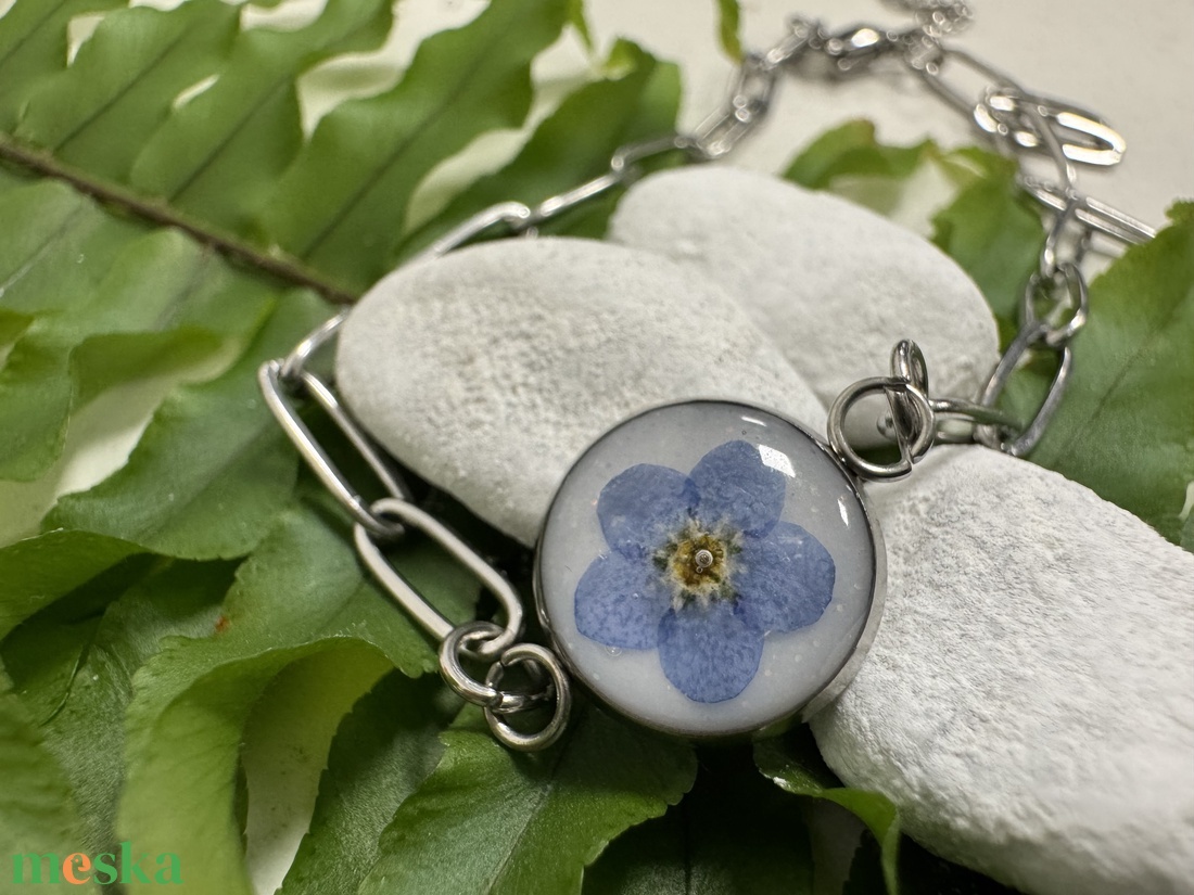 Nefelejcs karkötő  - ékszer - karkötő - karkötő medállal - Meska.hu