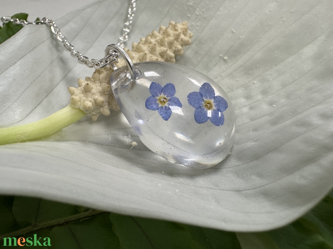 Lebegő nefelejcs nyaklánc - ékszer - nyaklánc - medálos nyaklánc - Meska.hu