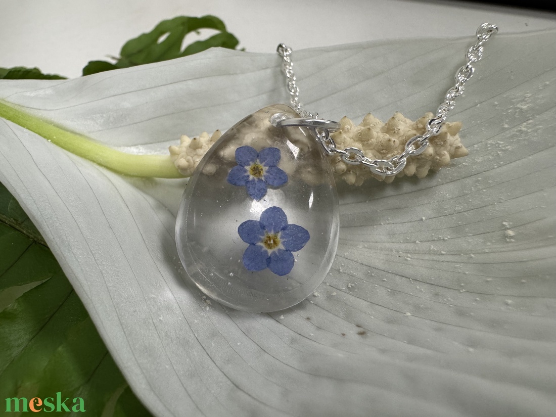 Lebegő nefelejcs nyaklánc - ékszer - nyaklánc - medálos nyaklánc - Meska.hu