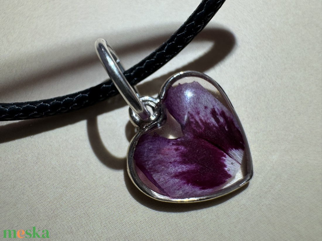 Kicsi szegfű - nyaklánc  - ékszer - nyaklánc - medálos nyaklánc - Meska.hu