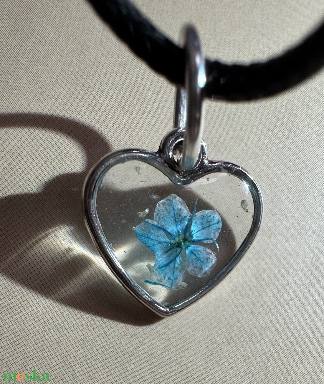 Lebegő kék virág - nyaklánc  - ékszer - nyaklánc - medálos nyaklánc - Meska.hu