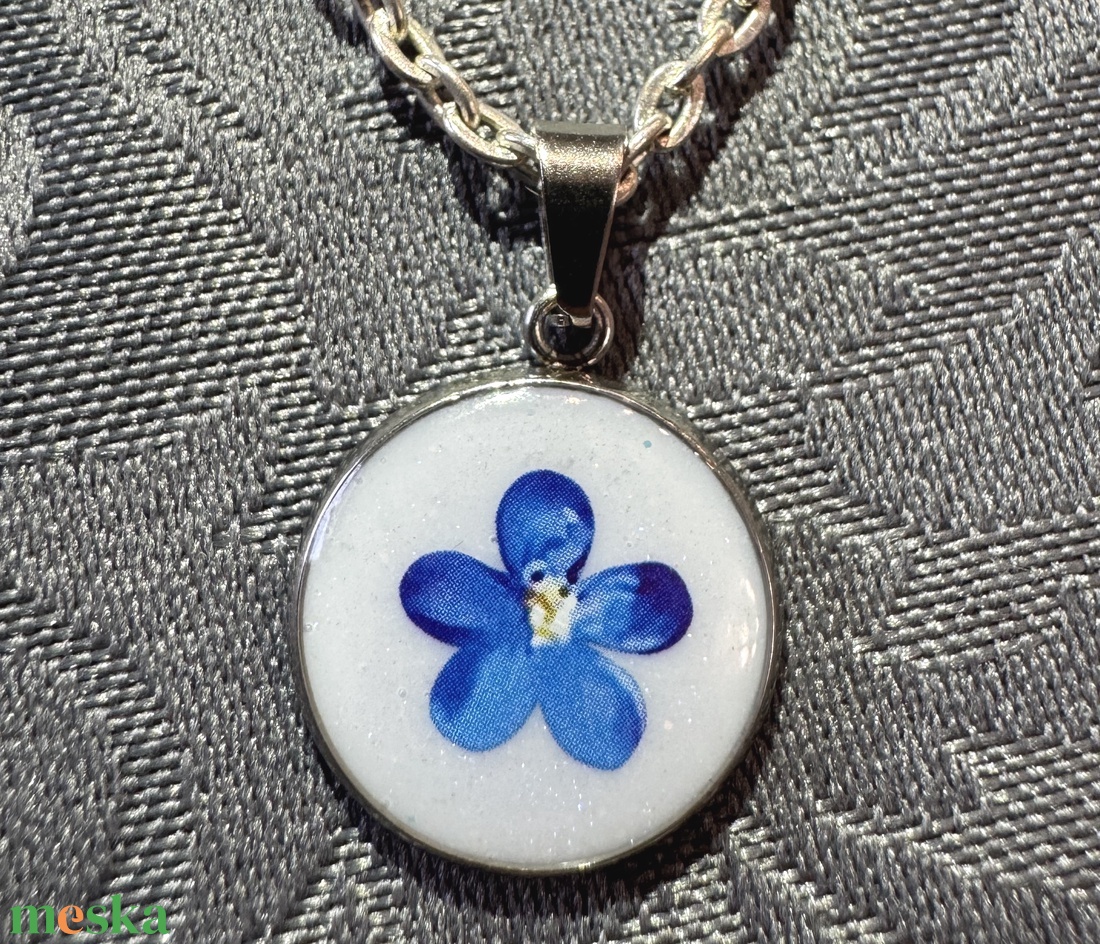 Kék virág - medál nyakláncon - ékszer - nyaklánc - medálos nyaklánc - Meska.hu