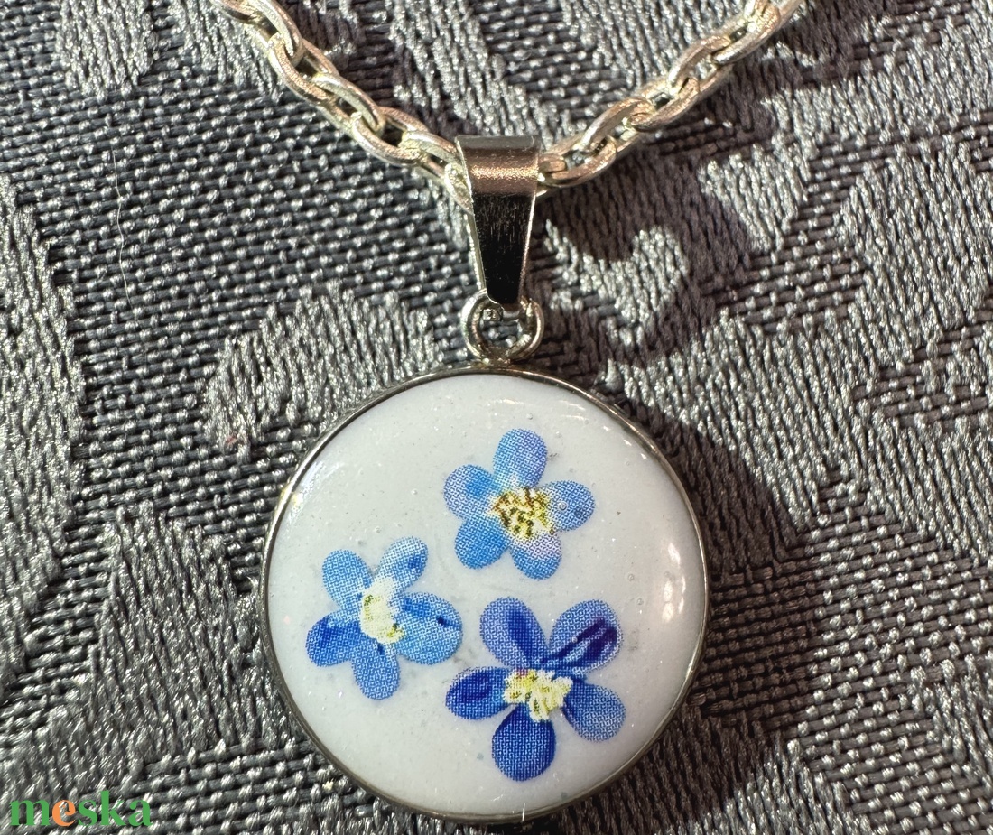 Kék virág trió - medál nyakláncon - ékszer - nyaklánc - medálos nyaklánc - Meska.hu