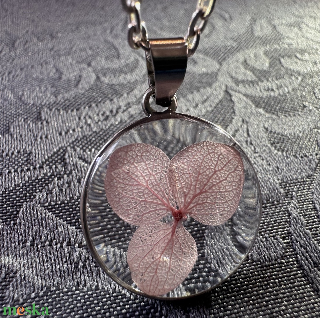 Lebegés - medál nyakláncon - ékszer - nyaklánc - medálos nyaklánc - Meska.hu