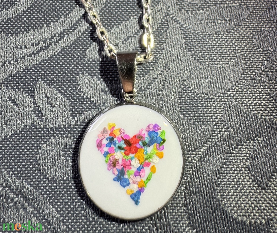 Színes szerelem - medál nyakláncon - ékszer - nyaklánc - medálos nyaklánc - Meska.hu