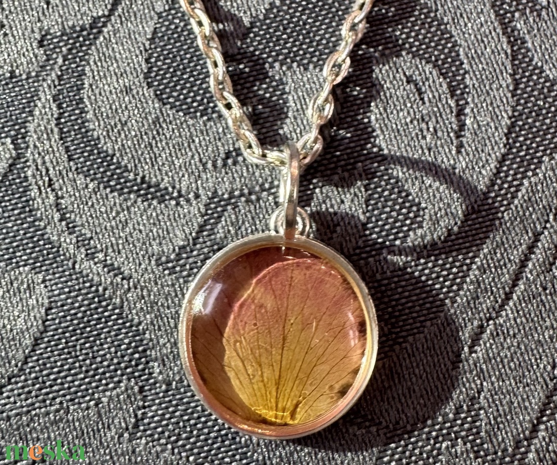 Mama rózsája 03 - medál nyakláncon - ékszer - nyaklánc - medálos nyaklánc - Meska.hu