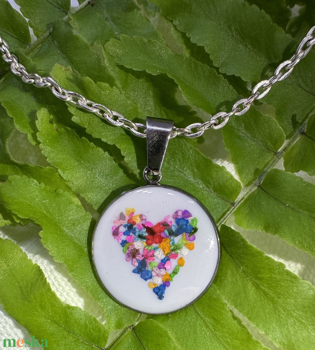 Színes szerelem - medál nyakláncon - ékszer - nyaklánc - medálos nyaklánc - Meska.hu