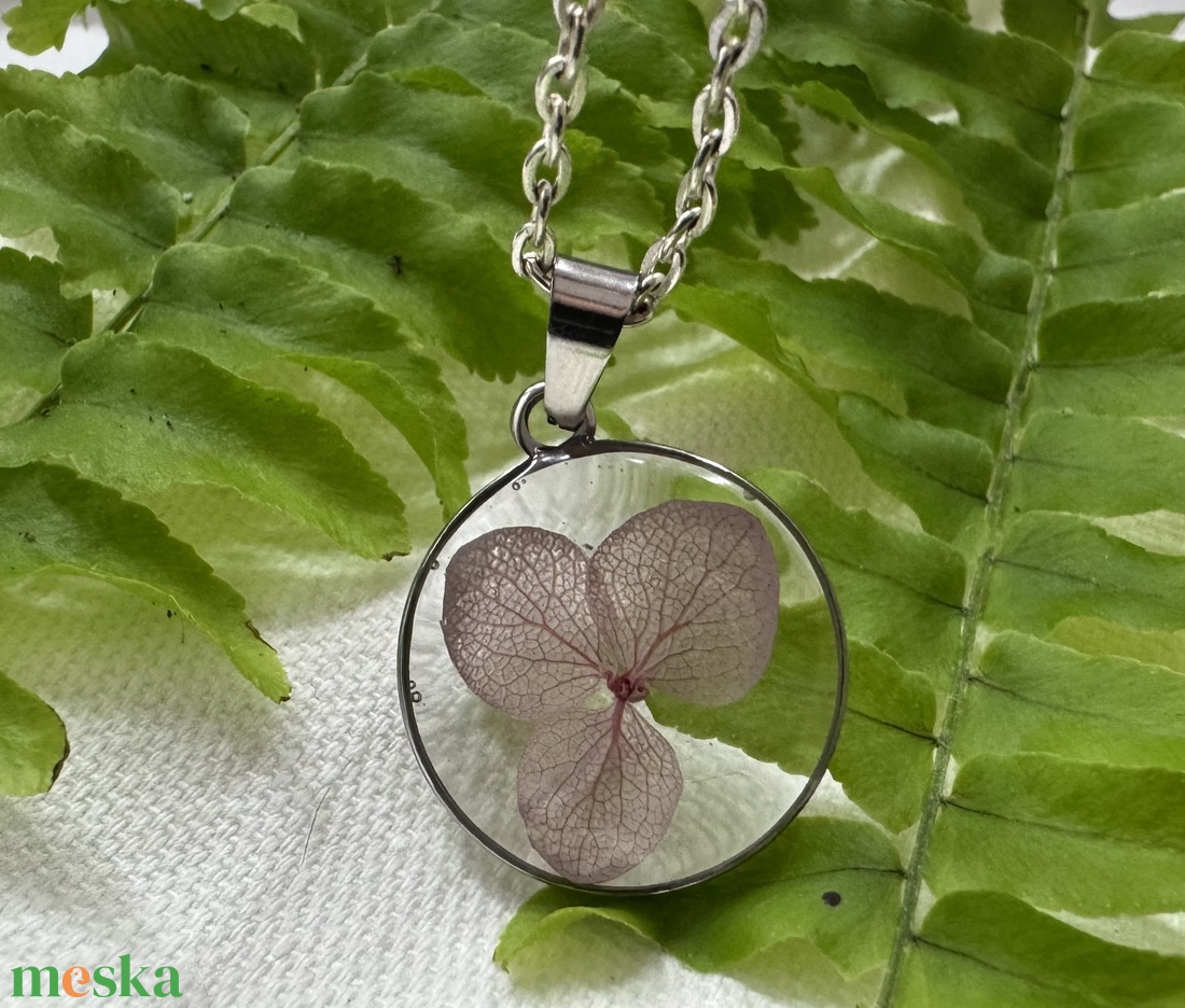 Lebegés - medál nyakláncon - ékszer - nyaklánc - medálos nyaklánc - Meska.hu