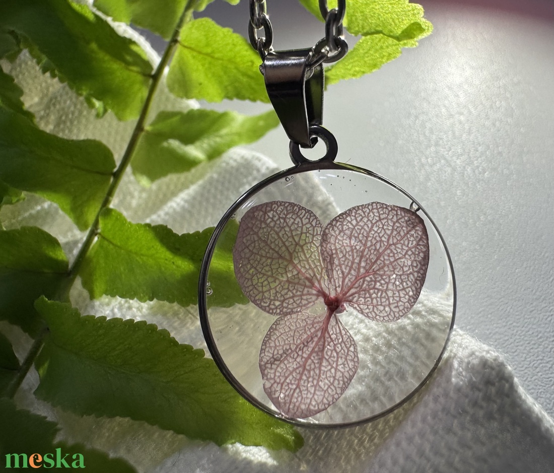 Lebegés - medál nyakláncon - ékszer - nyaklánc - medálos nyaklánc - Meska.hu