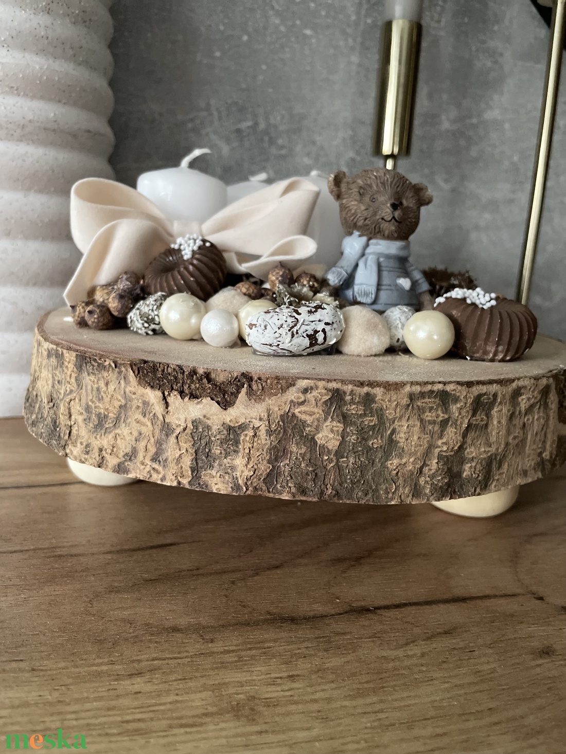 Macis adventi koszorú lábakon álló fa szeleten - karácsony - adventi díszek - adventi koszorú - Meska.hu