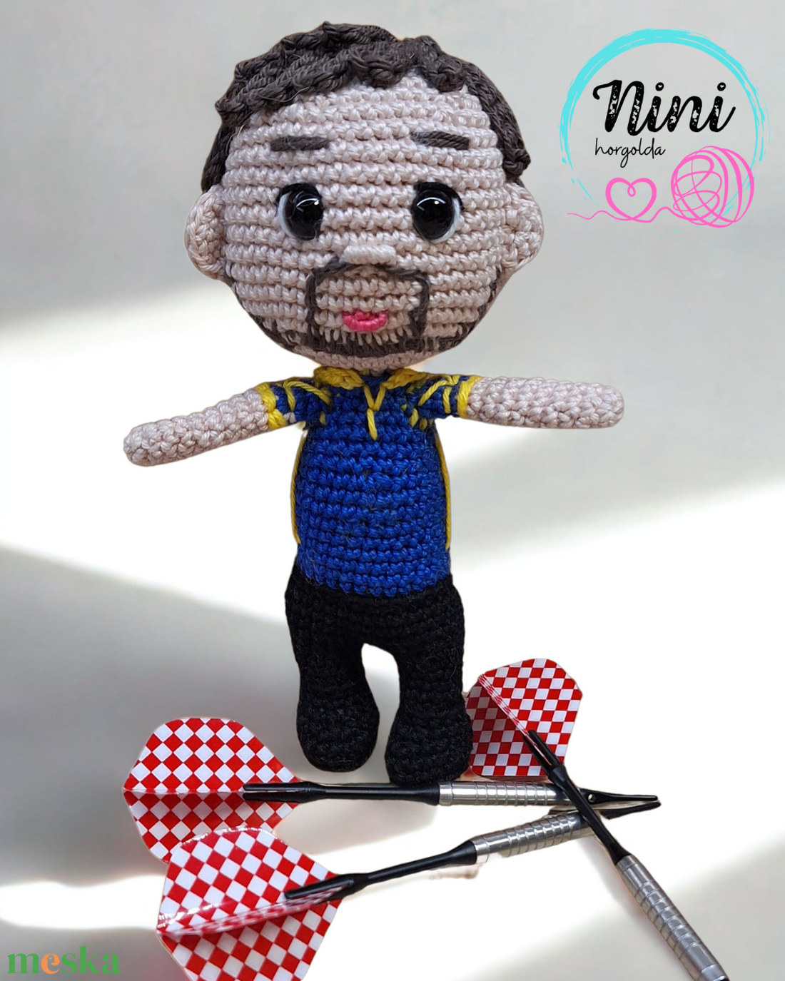 Horgolt darts bajnok - játék & sport - plüssállat & játékfigura - ember - Meska.hu